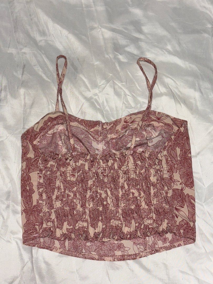 Pink Bustier Top (Category: Sleeveless) located in San Mateo. Submitted by guddaze (Listing ID 1468179169, Image 2). Description: Size XS - S. Garterized at the back. Length - 14.5" Width - 11.5- 14" For reference, I'm 5"5, 58kg, 28 inch waistline 🚚 Shipping can be done via J&T Express/Lalamove, and the shipping fee will be shouldered by the buyer. 📍 Location: San Mateo, Rizal 🏦 Mode of payment: GCash/Maya/Maribank.