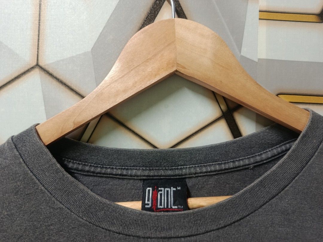 Pink Floyd vino (Category: Activewear) located in Cagayan de Oro. Submitted by bosskb (Listing ID 1468086829, Image 1). Description: 🔥 PINK FLOYD GRAPHIC T-SHIRT FOR SALE! 🔥 ✅ single stich ✅ 🖤 Color: Faded gray / Charcoal Gray 🎸 Design: Pink Floyd Graphic Print 👕 Style: Vintage / Washed Look 💯 Astig kaayo ang dating, perfect para sa mga mahilig sa vintage at rock band style! 📩 PM lang sa interested!.