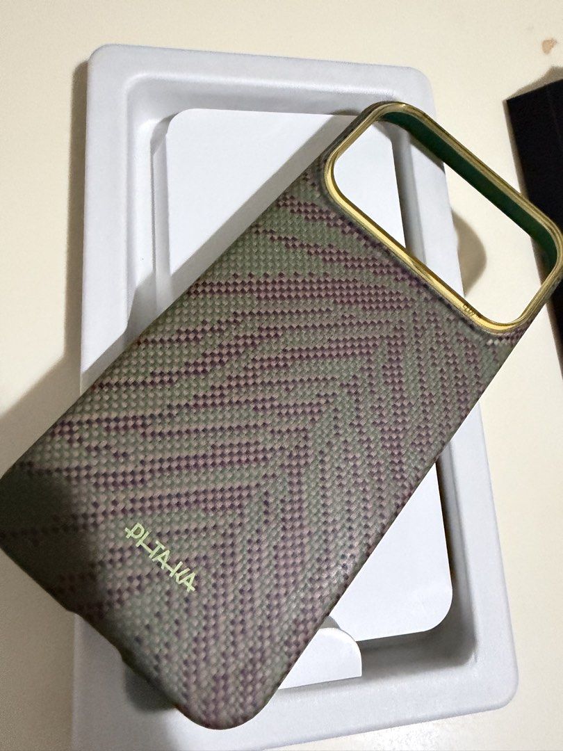 Pitaka Veins Sprout Surge (Category: Cases & Sleeves) located in Manila. Submitted by bryburr (Listing ID 1468142142, Image 2). Description: selling this barely used pitaka case for 17pm.