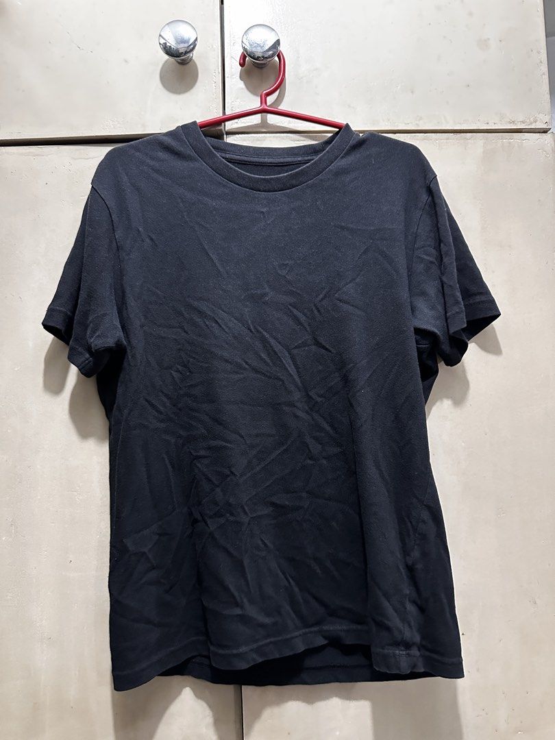 Plain black short sleeve t-shirt (Category: Shirts) located in Manila. Submitted by vicnoay (Listing ID 1468278769, Image 1). Description: - Color: Solid black - Material: Comfortable cotton - Fit: Regular fit with crew neck and short sleeves - Style: Basic everyday wardrobe staple that pairs with any casual outfit.