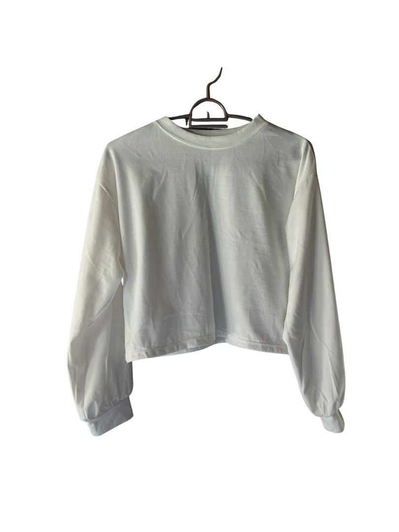 Plain White Long Sleeve Cropped Sweatshirt (Category: Coats, Jackets and Outerwear) located in Narvacan. Submitted by liusaidh (Listing ID 1468201500, Image 1). Description: White long sleeve cropped top in clean condition. Features a rounded neckline and fitted cuffs. Soft, casual, and easy to pair with high-waisted bottoms..