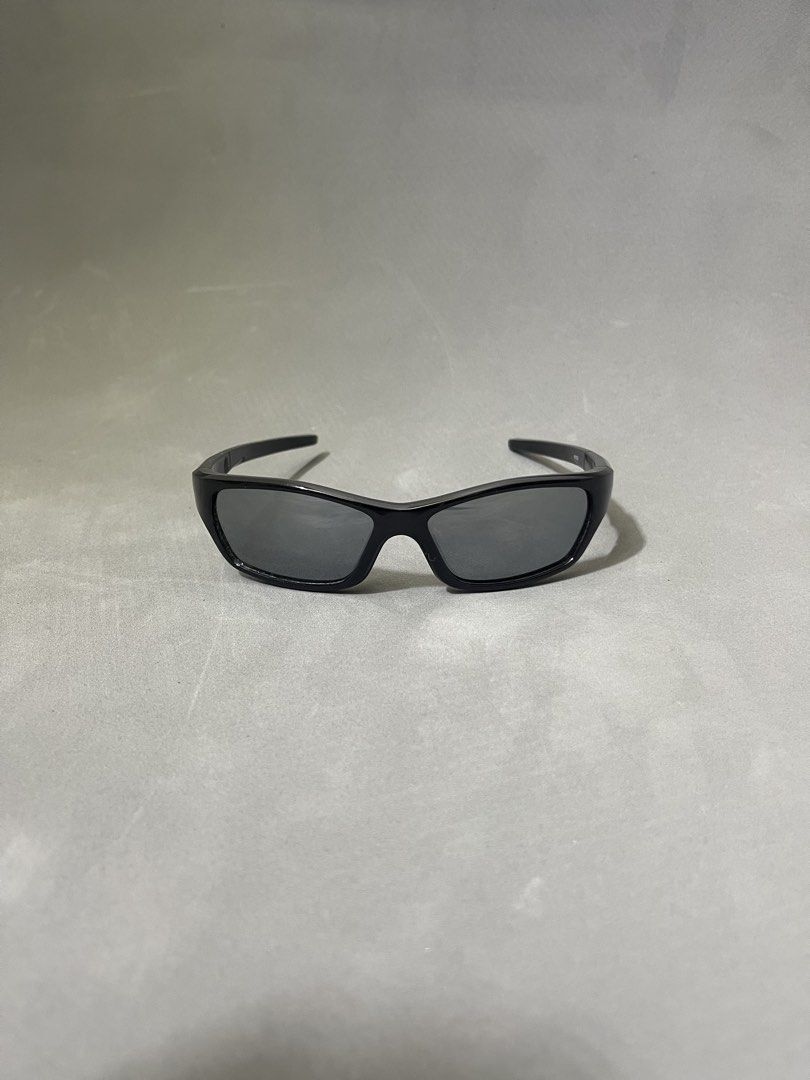 Plantaris oakley (Category: Sunglasses & Eyewear) located in Manila. Submitted by mine2ownit (Listing ID 1468131115, Image 3). Description: Loc manila.