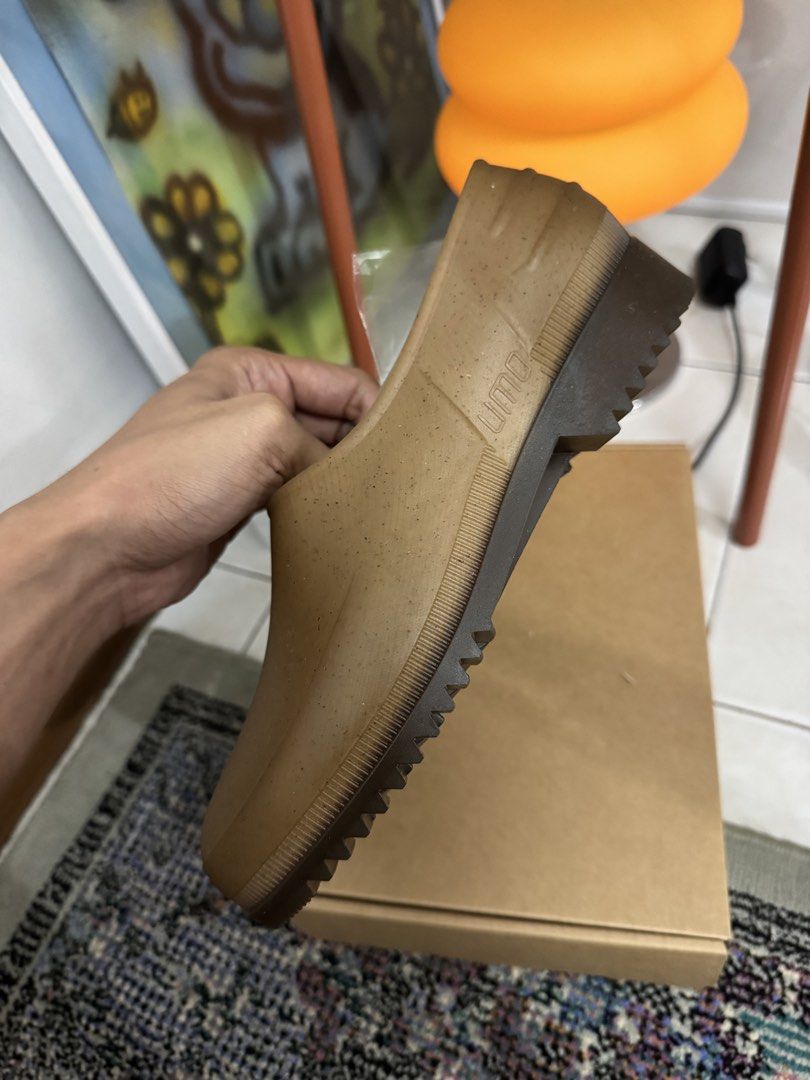 Plasticana gardana clogs 37/38 (Category: Sneakers) located in Makati City. Submitted by thankyoupayme (Listing ID 1468107815, Image 2). Description: - Brand: Umo - Item: Slip-on rain clogs - Color/Finish: Brown with speckled design - Size: 37/38 (marked on sole) - Features: Chunky platform sole with deep tread for superior grip - Condition: Brand new, still in original plastic wrapping and cardboard box - Perfect for rainy weather and muddy comm