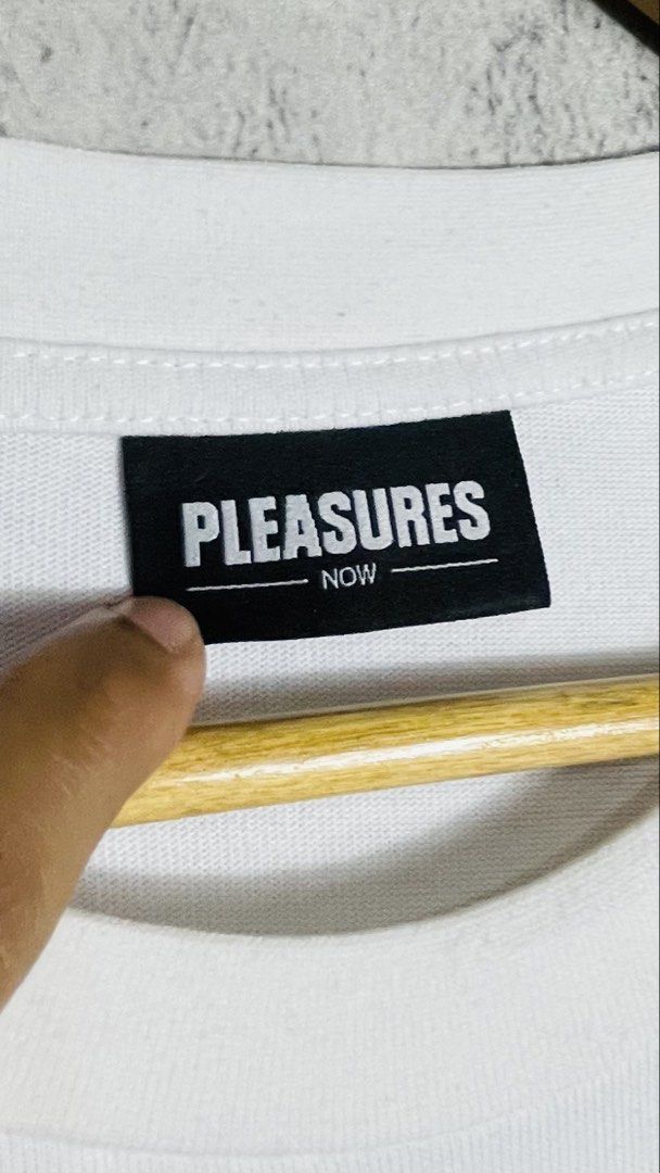 Pleasures x Joy Division Unknown Pleasures White Tee Large (Category: Tshirts & Polo Shirts ) located in Solano. Submitted by arc.matter (Listing ID 1468150343, Image 3). Description: Large on tag, can fit up to XL W23.5” x L30” Excellent condition.