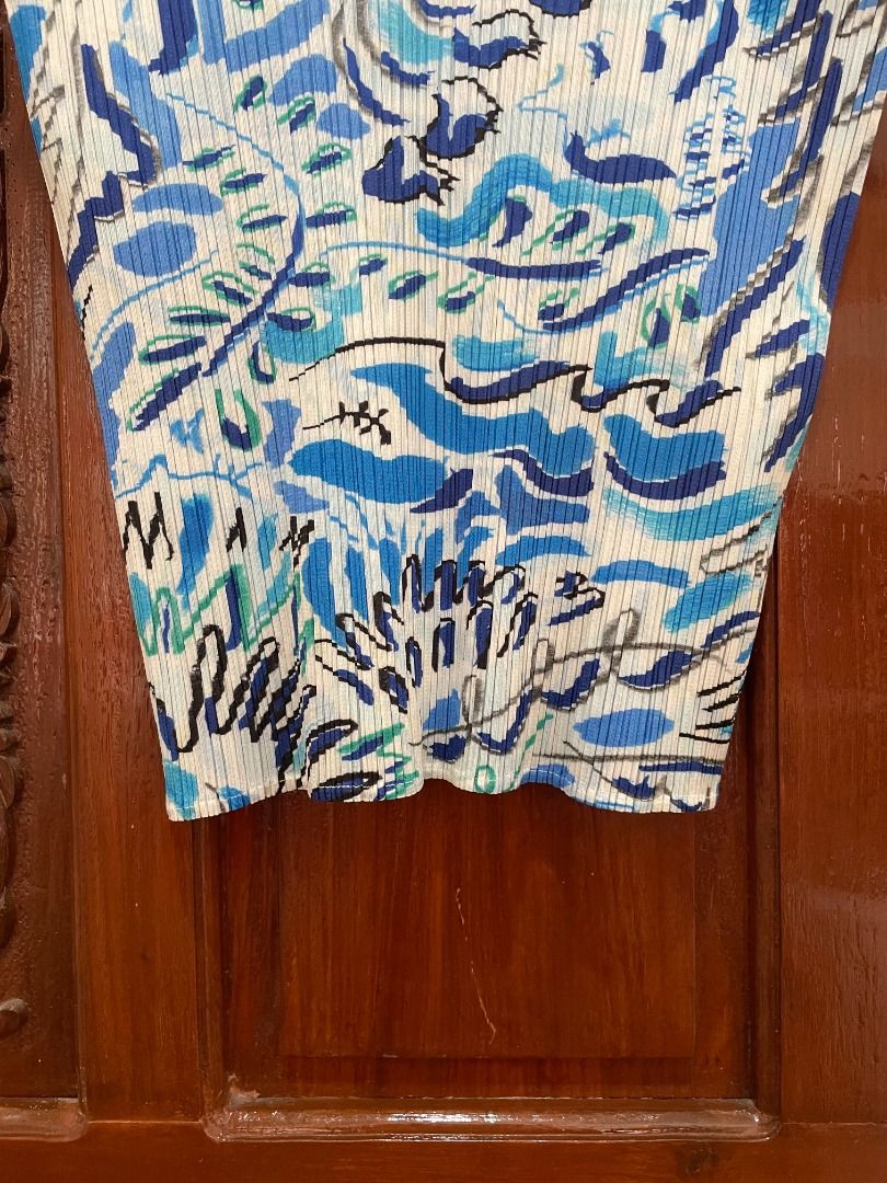 Pleats Please - Issey Miyake Top (Category: Blouses) located in Lucena. Submitted by 0174.archive (Listing ID 1468117689, Image 3). Description: very good used condition no flaws size 4 on tag Actual Measurements (inches) Bust: 13 (Stretch) Length:23 Shoulder: Waist: Sleeve Length: Message before buying if you have question Items are new / pre-loved / second hand used Manage your expectations Buy with confidence. No return no exchange.