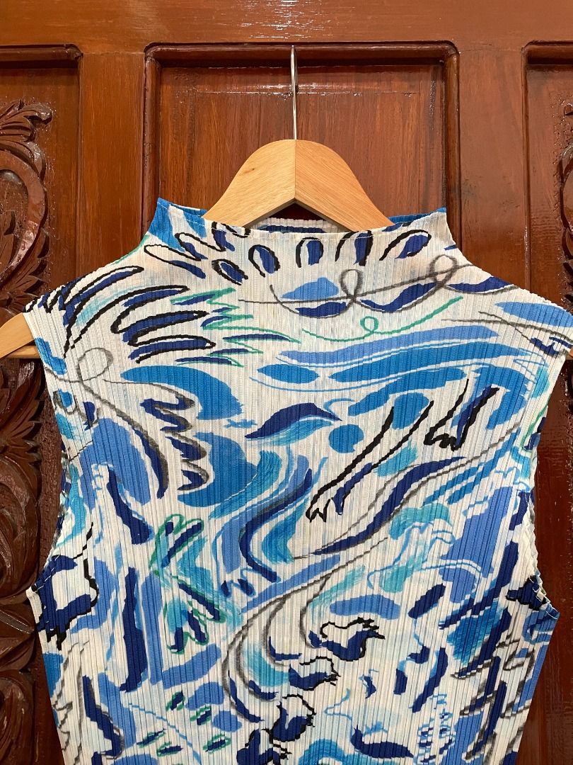 Pleats Please - Issey Miyake Top (Category: Blouses) located in Lucena. Submitted by 0174.archive (Listing ID 1468117689, Image 2). Description: very good used condition no flaws size 4 on tag Actual Measurements (inches) Bust: 13 (Stretch) Length:23 Shoulder: Waist: Sleeve Length: Message before buying if you have question Items are new / pre-loved / second hand used Manage your expectations Buy with confidence. No return no exchange.