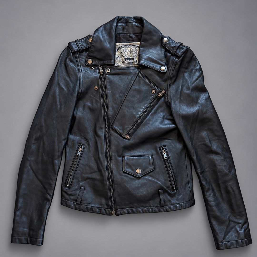 PLUS MINUS TIME DEVIDE LEATHER JACKET (WOMEN) (Category: Coats, Jackets and Outerwear) located in Taguig. Submitted by clarrk95 (Listing ID 1468092904, Image 1). Description: Plus Minus Time Devide Leather Jacket(Women) Size: Small (tag) Length: 23.5inches Width: 15inches Sleeve: 15inches PRICE: ₱700 ONLY! • Lamb Leather • Made in Japan ✅ very good condition ✅ add shipping fee ✅ ignoring LP inquiry Shipping: Lalamove | J&T | LBC Location: Taguig�