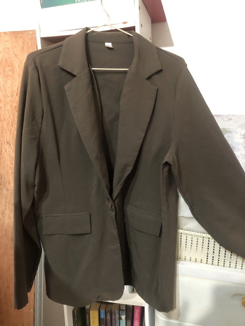 Plus Size Blazer 5XL (Category: Coats, Jackets and Outerwear) located in Manila. Submitted by camron08 (Listing ID 1468135289, Image 1). Description: - Color: Dark Green - Size: 5XL (190/108A) - Fit: Relaxed fit with structured shoulders - Details: Notched lapels, front button closure, and flap pockets - Versatility: Ideal for both daily wear and office styling.