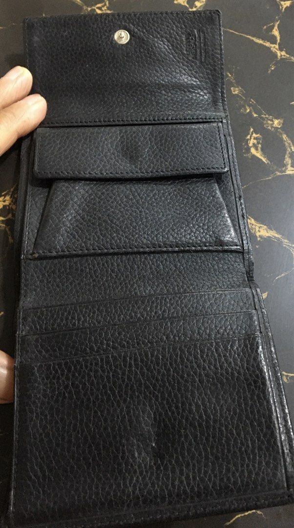 pm.sure buyer (Category: Wallets & Card Holders) located in Baguio. Submitted by m1ctess_1_2 (Listing ID 1468086551, Image 2). Description: Ukay source no rabs black na black,genuine leather with coinpurse.