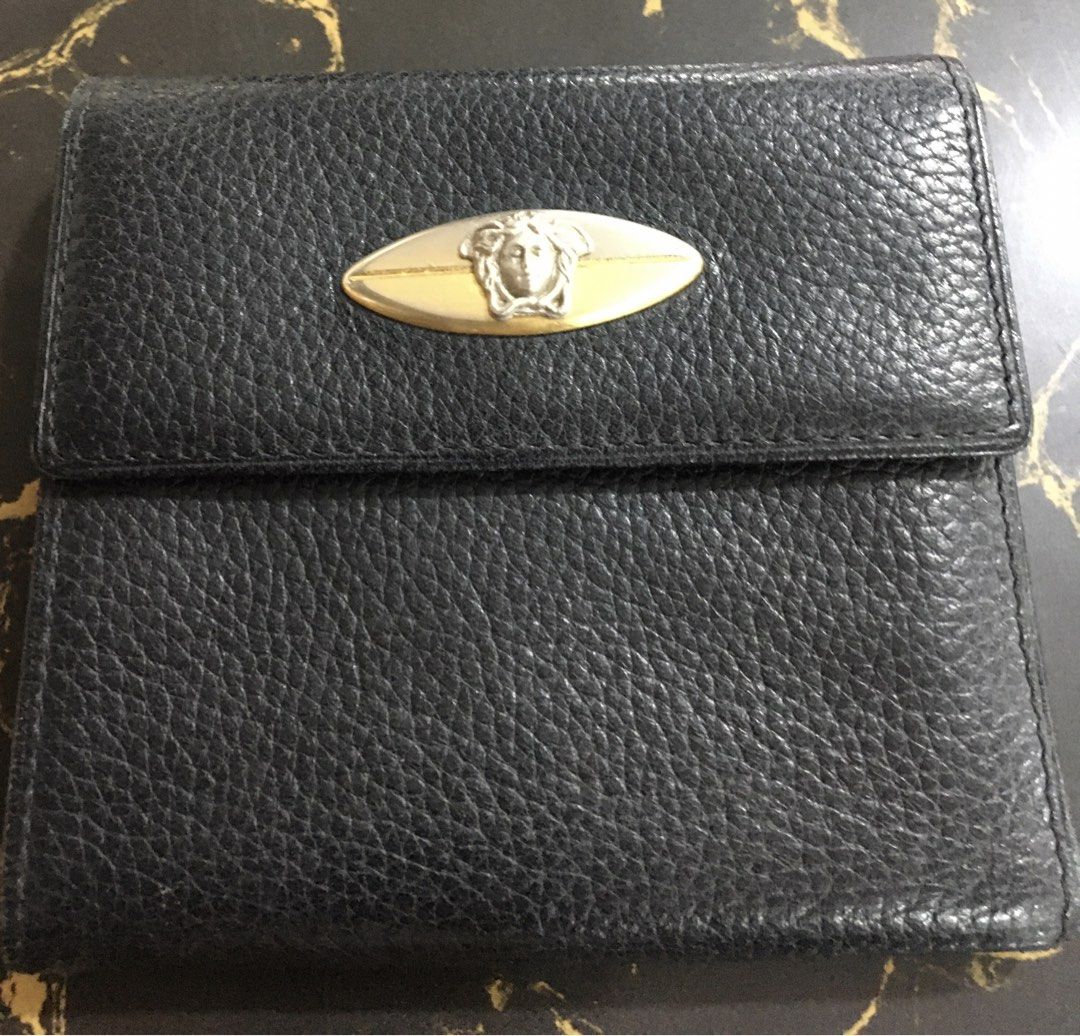 pm.sure buyer (Category: Wallets & Card Holders) located in Baguio. Submitted by m1ctess_1_2 (Listing ID 1468086551, Image 1). Description: Ukay source no rabs black na black,genuine leather with coinpurse.