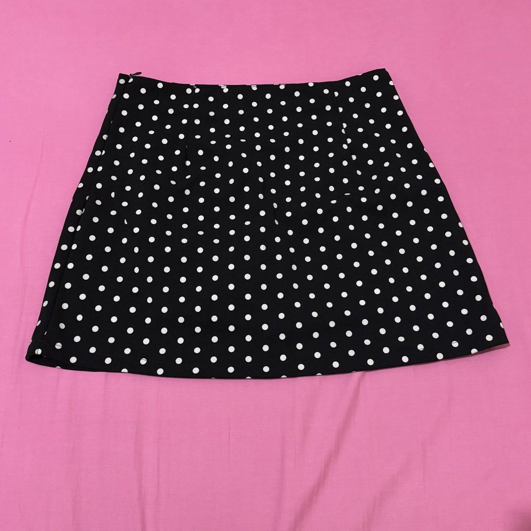 Polka Dot Mini Skort (Category: Skirts) located in San Fernando. Submitted by declotter (Listing ID 1468085047, Image 2). Description: - Classic A-line mini skort - Closure: Smooth side zipper .