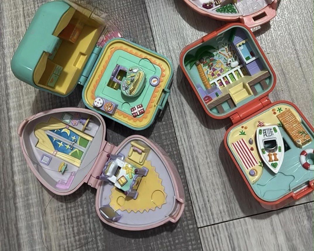 Polly pocket (Category: Vintage Collectibles) located in Subic. Submitted by rosalyntlopez (Listing ID 1468136325, Image 2). Description: 1500 each free sf.