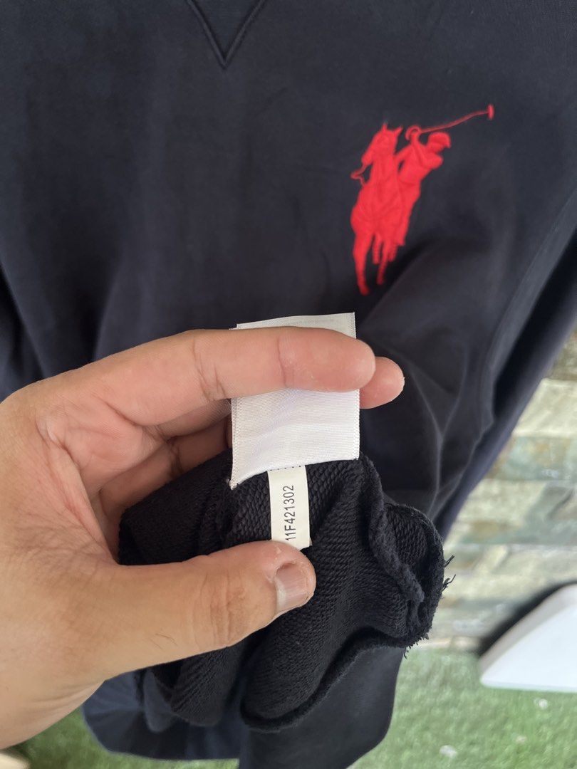 Polo Sport Red Pony Black Sweatshirt Pullover (Category: Coats, Jackets and Outerwear) located in Cagayan de Oro. Submitted by curatedheirloomph_ (Listing ID 1468236949, Image 3). Description: 𝘿𝙞𝙢𝙚𝙣𝙨𝙞𝙤𝙣𝙨: 21x27 𝘽𝙚𝙨𝙩 𝙁𝙞𝙩: Medium - Large 𝘾𝙤𝙣𝙙𝙞𝙩𝙞𝙤𝙣 & 𝘾𝙤𝙡𝙤𝙧 𝙍𝙖𝙩𝙚: Excellent (9.5/10) 𝙄𝙨𝙨𝙪𝙚: Needs Wash 𝘼𝙪𝙩𝙝𝙚𝙣𝙩𝙞𝙘𝙞𝙩𝙮 𝘿𝙚𝙘𝙡𝙖𝙧𝙖𝙩𝙞𝙤𝙣: Authentic.