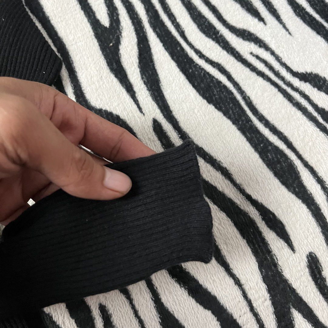 Prada cotton long sleeve (Category: Luxury Apparel) located in Manila. Submitted by royaldripmanila (Listing ID 1468236003, Image 3). Description: W14.5-16.5 strech L26.