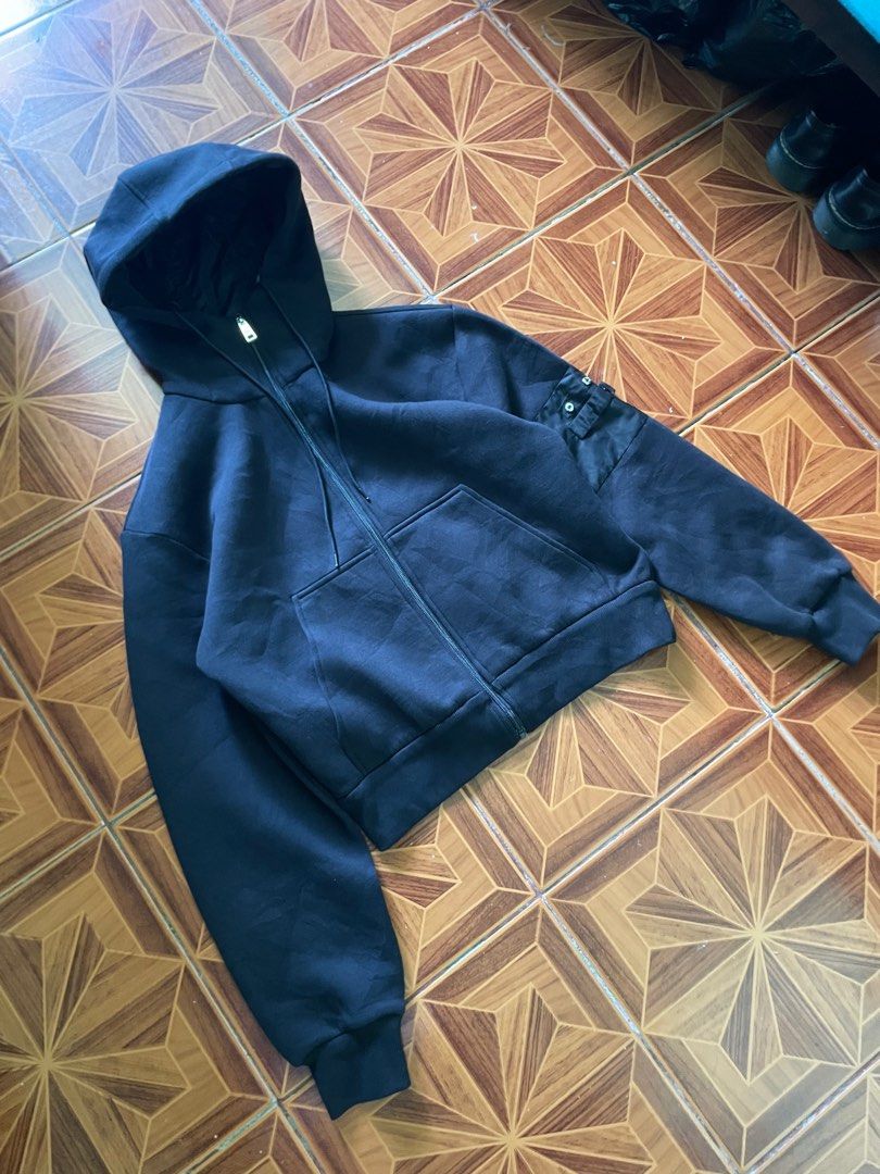 Prada cropped zip up hoodie (Authentic) (Category: Luxury Apparel) located in Alegria. Submitted by deniseeee.21 (Listing ID 1468072894, Image 1). Description: Size small/0/38 verygood condition Authentic no flaws.