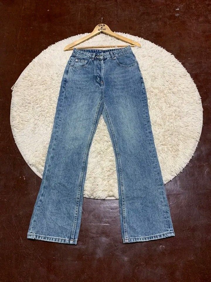 Prada flare jeans (Category: Jeans) located in Lianga. Submitted by legitseller12345678 (Listing ID 1468224894, Image 2). Description: Prada flare jeans for women📌 Excellent in condition Waistline 26-27 Length 38.5 Hem 8.5 Solid Mine 800 plus sf.