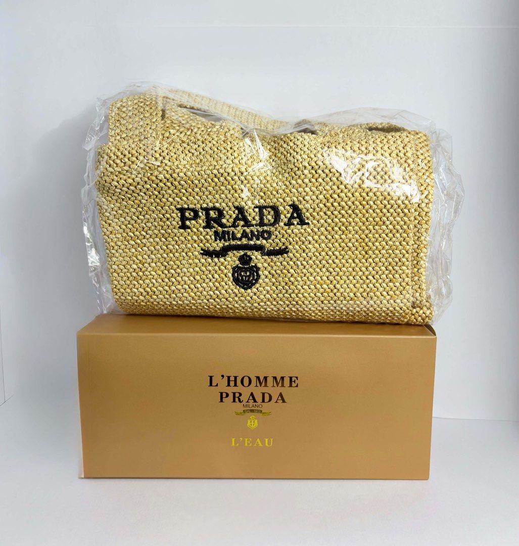 Prada Gift with Purchase (Category: Tote Bags) located in Pasig City. Submitted by fajardorelovedluxury (Listing ID 1468139151, Image 1). Description: .