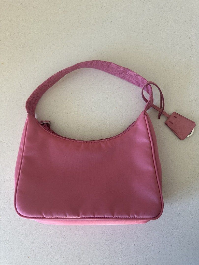 Prada re-nylon 2000 (Category: Luxury Bags & Wallets) located in Paranaque City. Submitted by kgmgiftedph20 (Listing ID 1468186590, Image 3). Description: .