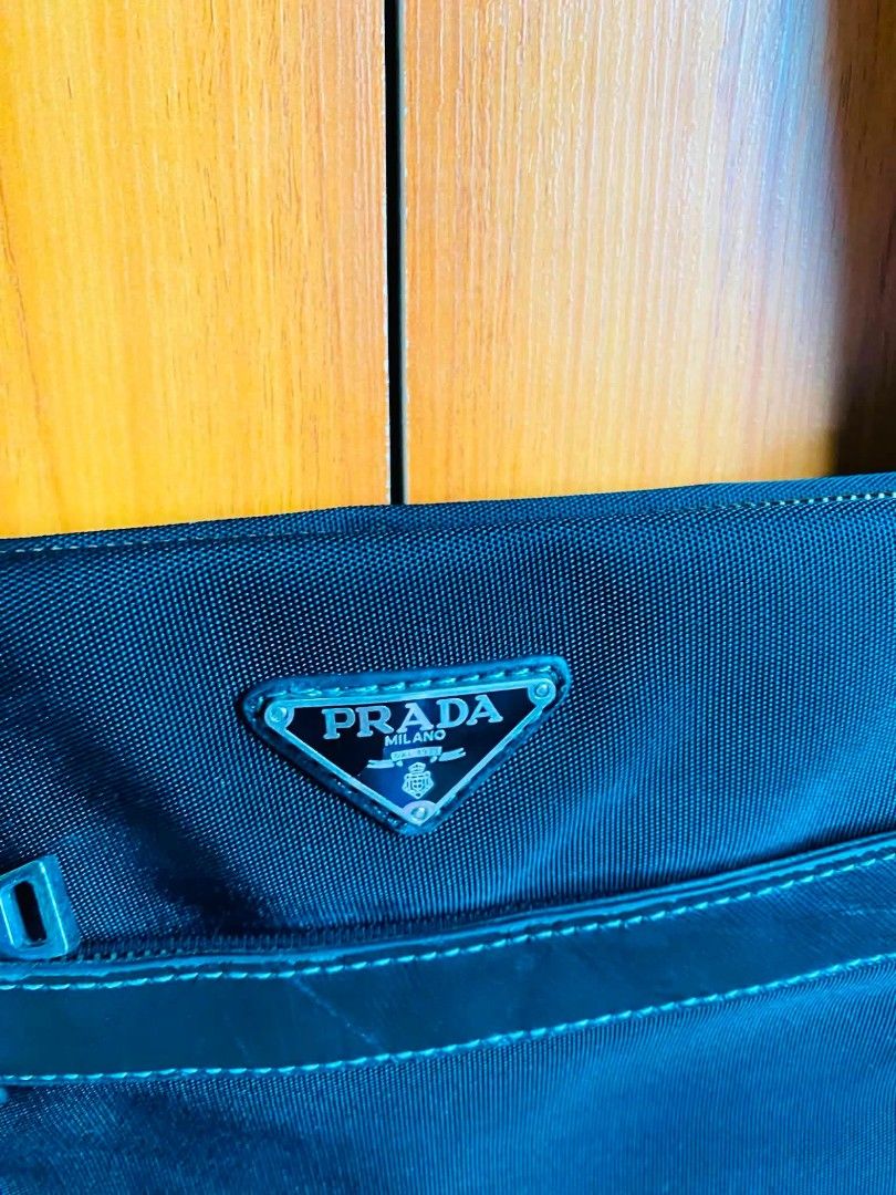 Prada sling bag (Category: Luxury Bags & Wallets) located in La Carlota. Submitted by leamart25 (Listing ID 1468166377, Image 2). Description: .