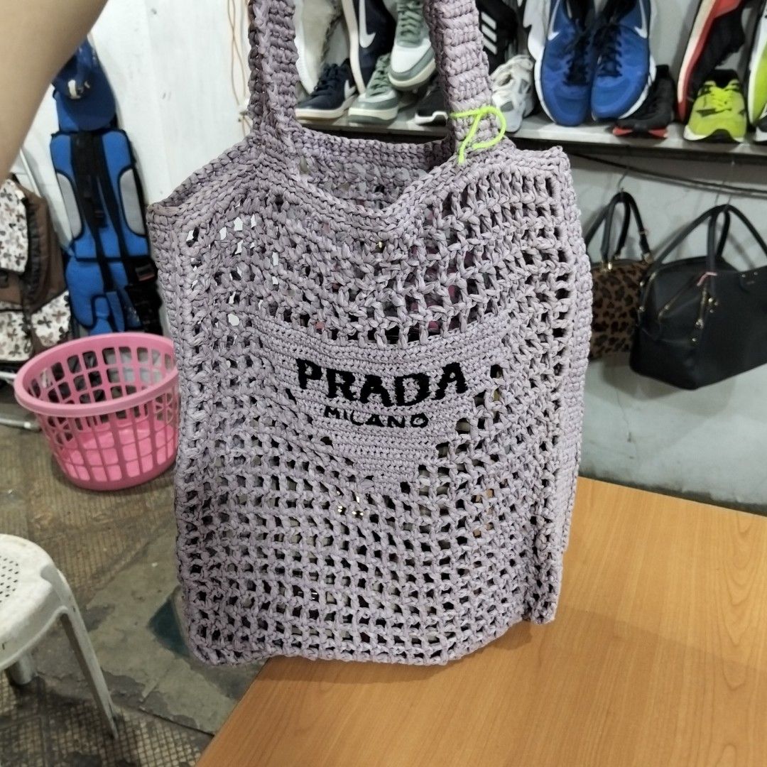 Prada Straw Bag (Category: Shoulder Bags) located in El Salvador. Submitted by francheskaukayukay (Listing ID 1468062560, Image 2). Description: .