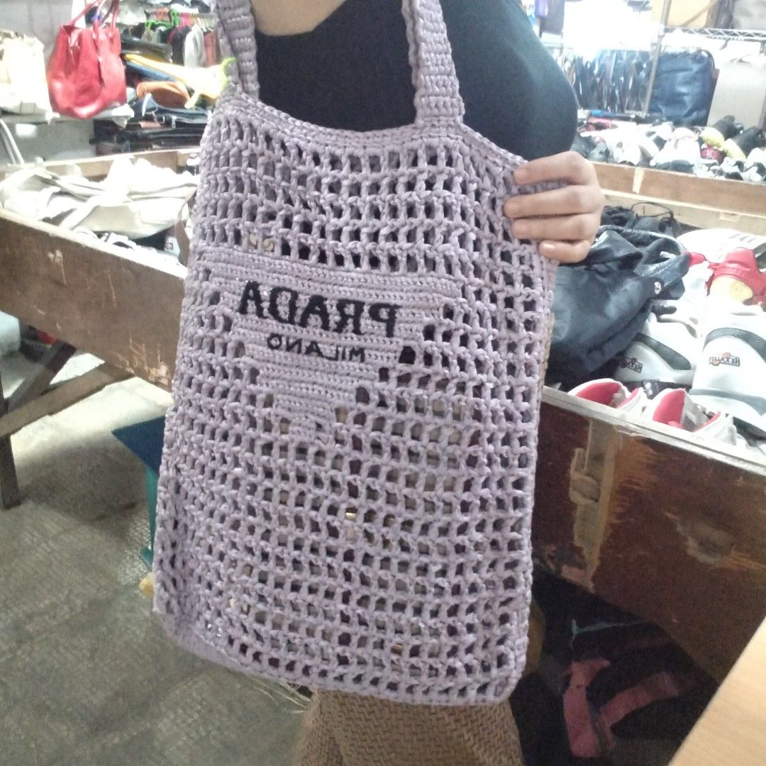 Prada Straw Bag (Category: Shoulder Bags) located in El Salvador. Submitted by francheskaukayukay (Listing ID 1468062560, Image 1). Description: .