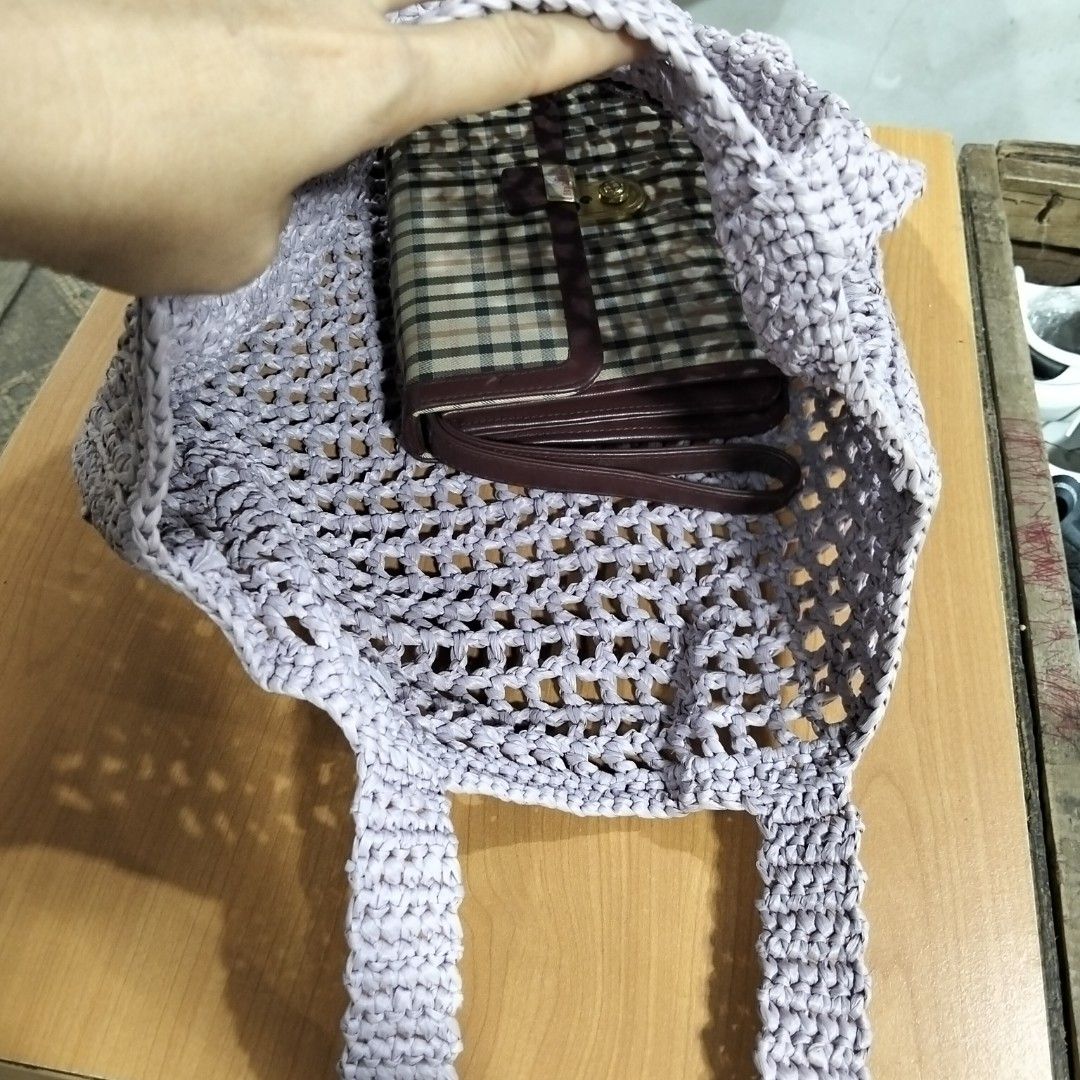 Prada Straw Bag (Category: Shoulder Bags) located in El Salvador. Submitted by francheskaukayukay (Listing ID 1468062560, Image 3). Description: .