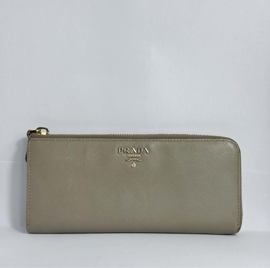 Prada Zippy wallet (Category: Luxury Bags & Wallets) located in Pasig City. Submitted by fajardorelovedluxury (Listing ID 1468140395, Image 1). Description: Pre lived, signs of use .