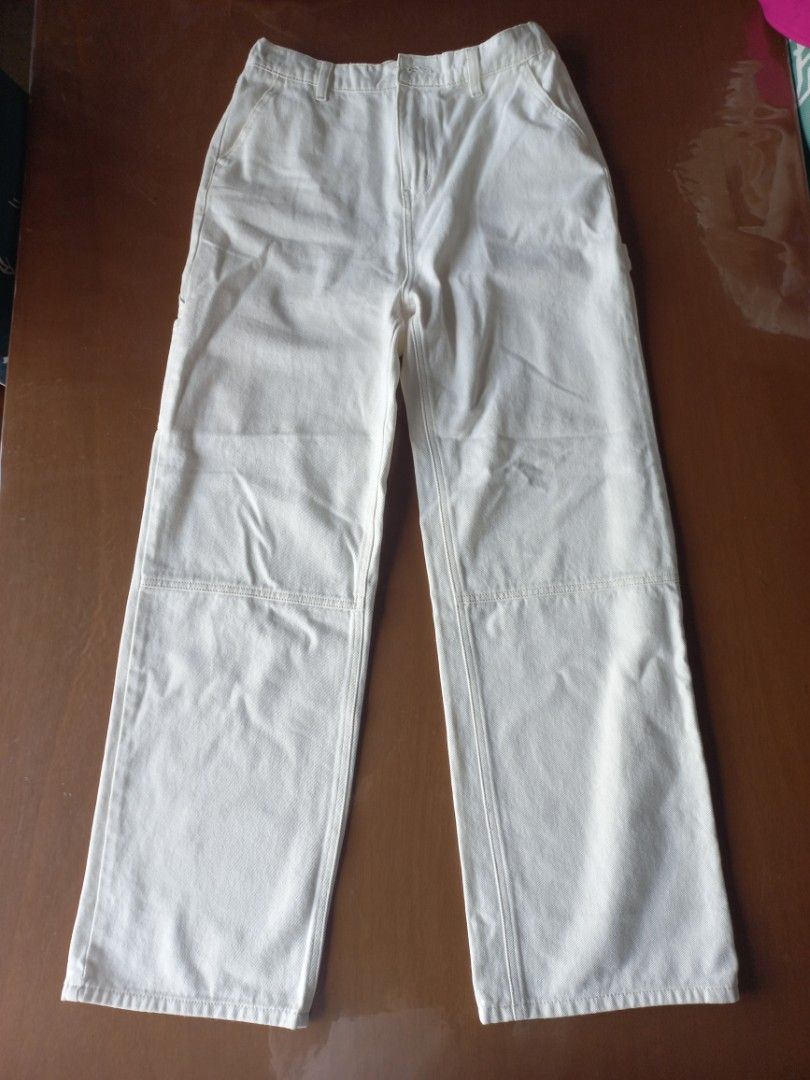Preloved Penshoppe White Cargo Pants Size M (Category: Joggers) located in Cainta. Submitted by jacypluto_shop (Listing ID 1468154784, Image 1). Description: - Brand: Penshoppe - Color: White - Size: Medium - Material: 100% Cotton - Fit: Relaxed straight-leg cut with an elastic waistband in the back - Pockets: Multiple utility pockets on the legs and back - Care Instructions: Machine washable, hang to dry.