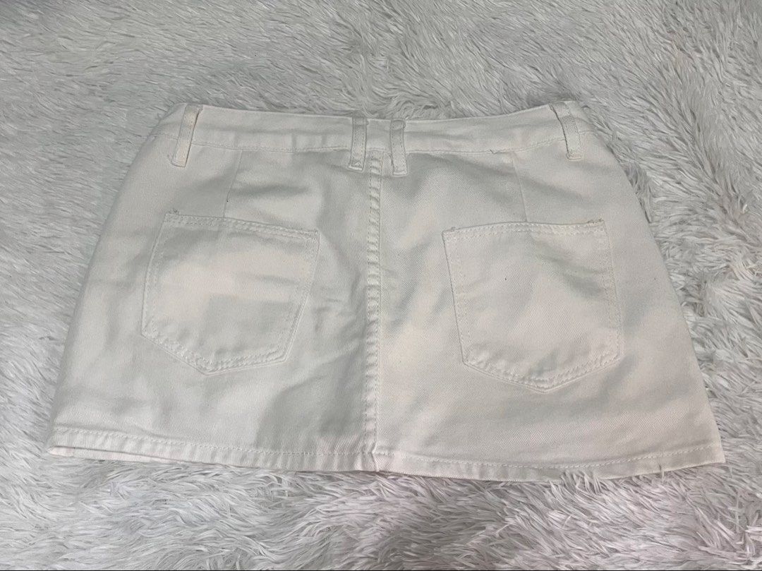Preloved white skort for women (Category: Skirts) located in Carmona. Submitted by boldbear.e4b354 (Listing ID 1468116163, Image 2). Description: Preloved white skort 2XL on tag ( waist 30-32) 👉135 📍Carmona, Cavite 📌Shipping: j&t/ lalamove 📌Payment first basis + sf 📌no cod/no reservation 📌pm/dm for faster transaction.