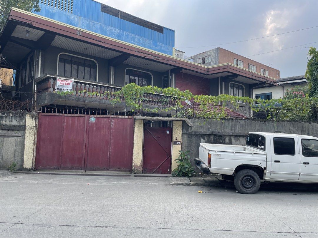 Preowned house and lot (Category: House & Lot) located in Caloocan City. Submitted by prelovedbybets (Listing ID 1468061484, Image 1). Description: 360 sq metrs in san rafael village navotas corner lot need renovation ejs ready rfs moving i n provincec.