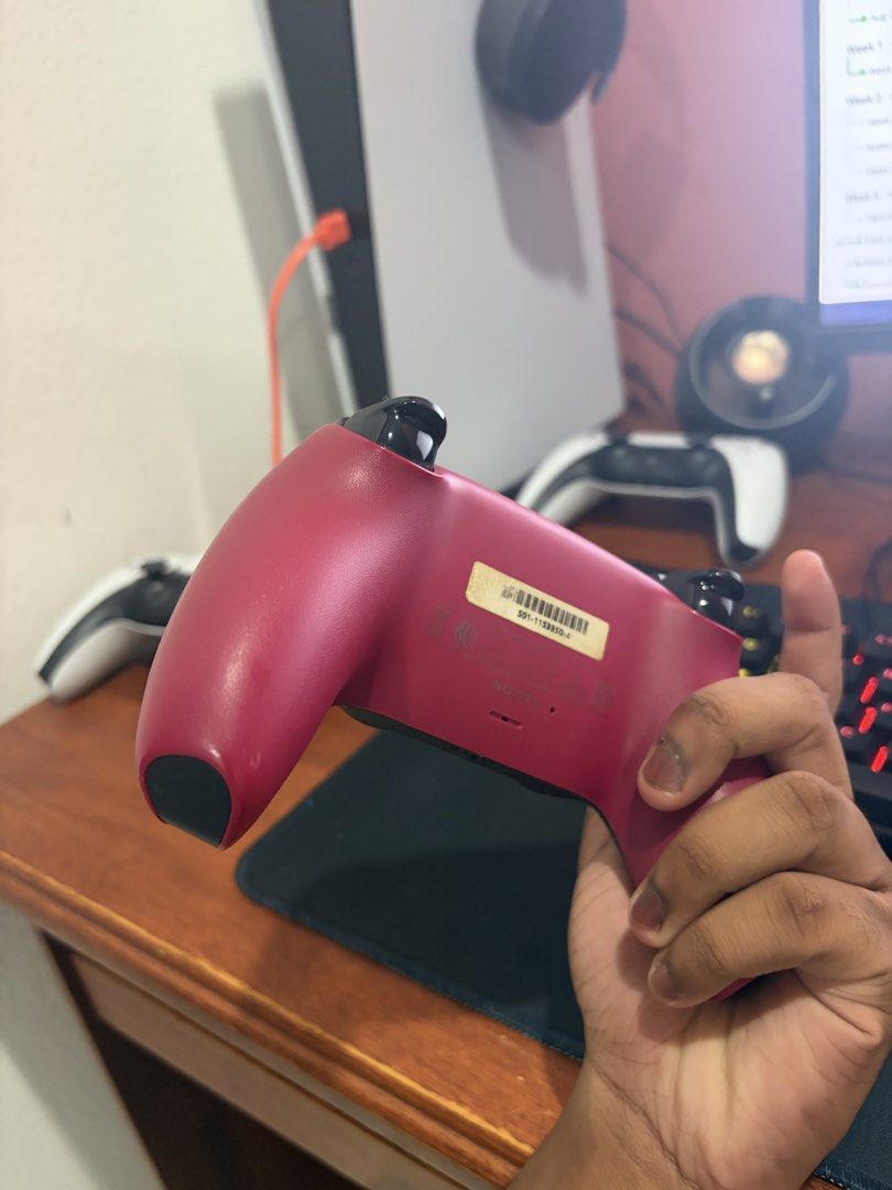 Ps5 Controller (Category: Controllers) located in Kajang. Submitted by shaunny1212 (Listing ID 1468252638, Image 1). Description: the right joystick has stick drift but other than that it’s good. URGENTLY NEED TO SELL.