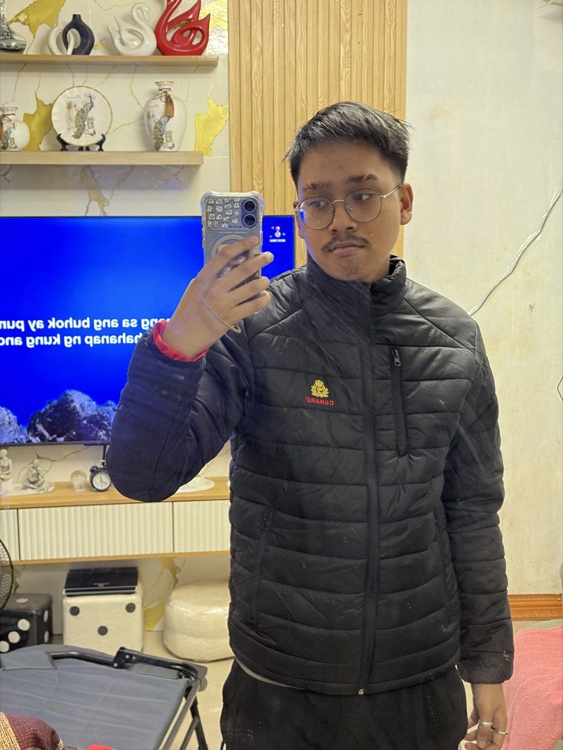 PUFFER JACKET (NEGOTIABLE) (Category: Coats, Jackets and Outerwear) located in Bacoor. Submitted by ohitswaltz (Listing ID 1468148549, Image 3). Description: Meetup around Bacoor area only. Pickup via Lalamove (Payment FIRST)..
