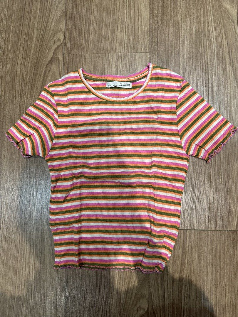 Pull & Bear Pink crop top (Category: Shirts) located in Manila. Submitted by attire_beautybyb (Listing ID 1468123727, Image 1). Description: PRELOVED Condition: Good as new Size: Fits XS to Small MOP: BPI / LBC / Gcash/Maya Wallet Terms: • Pay as you order; COD/COP is available only for LBC Shipping •No cancellation please • No rush shipping. Will advise about shipping schedule • 1 week reservation only • No trades / swap • If interested, kindly 