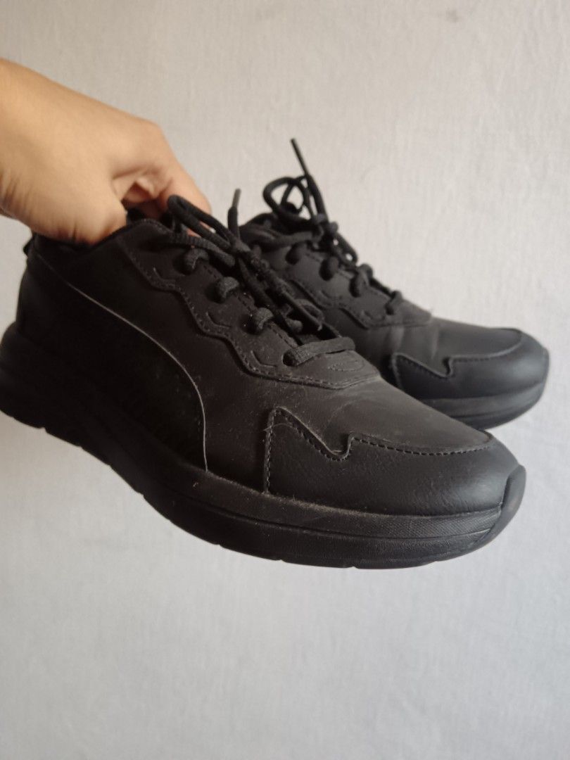 Puma Evolve Run for kids (Category: Casual Shoes) located in Cavite. Submitted by isellrandomstuffs02 (Listing ID 1468069028, Image 1). Description: PUMA evolve run mesh for Junior - only tried it once and never wore again because it didn't fit. - No issues, it's still new. selling for 1000! DM me if you're interested.