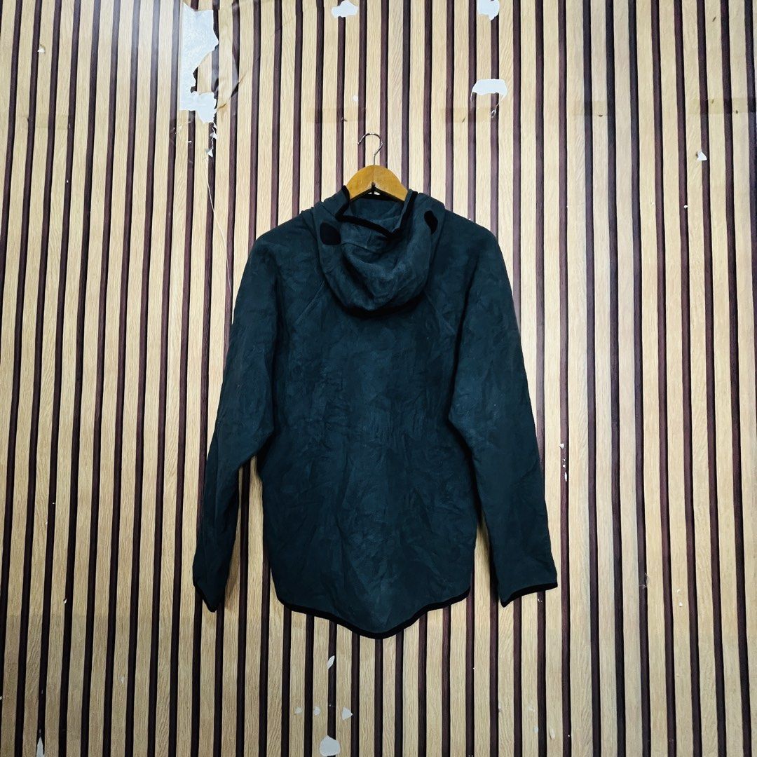 PUMA GREY MEDIUM 20x21 YG02524 (Category: Coats, Jackets and Outerwear) located in Dasmarinas. Submitted by yg_supplies (Listing ID 1468116428, Image 2). Description: PUMA GREY MEDIUM 20x21 YG02524.