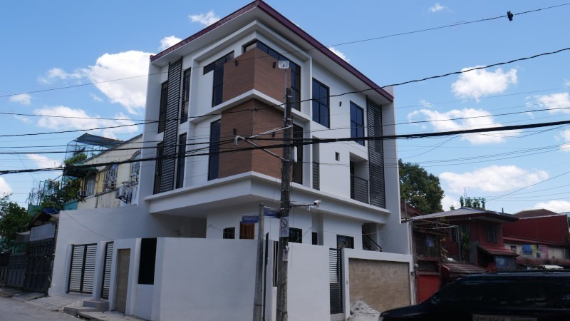 (Category: ) located in . Submitted by quezon-city-qc-house-for-sale (Listing ID 1468073698, Image 1). Description: .