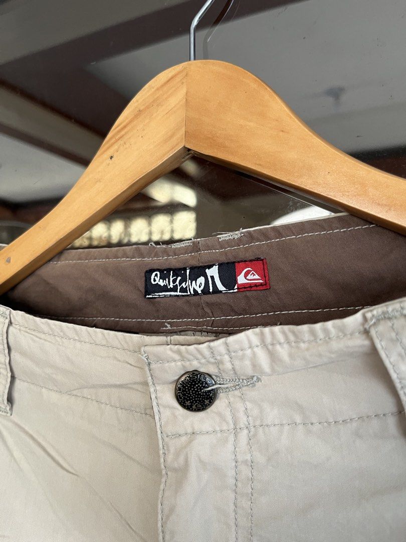 Quicksilver Cargo pants (Category: Jeans) located in San Pedro. Submitted by pitzz_stuf (Listing ID 1468178479, Image 2). Description: Quicksilver Cargo pants Condition: 9/10 Size on tag: 30 Length x Width: 34 x 15 Leg opening: 9.5 M/Mine: P450 + Shipping Fee.