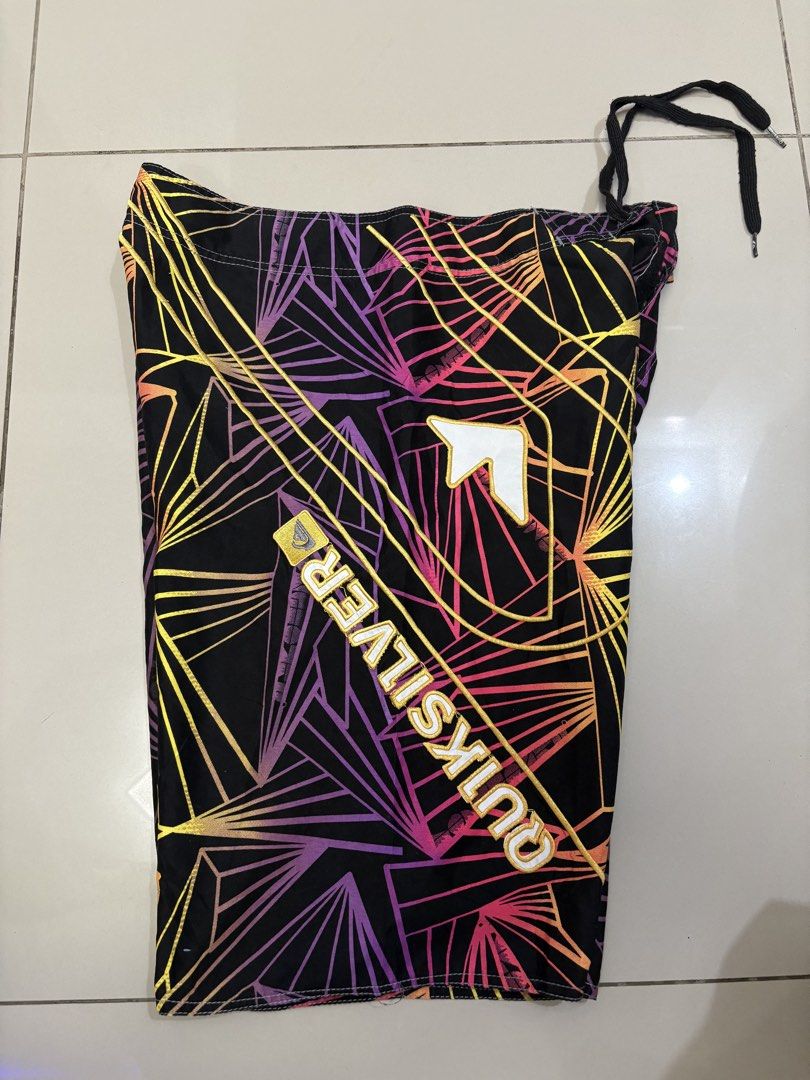 Quiksilver 2000s Board Shorts (Category: Swim Trunks & Board Shorts) located in Mandaluyong City. Submitted by archivesbykesh (Listing ID 1468219224, Image 3). Description: Authentic Size 32.