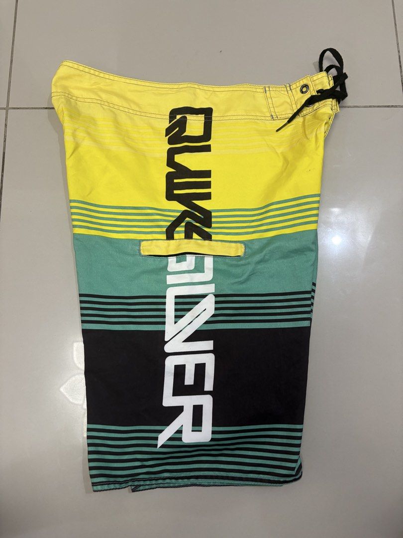 Quiksilver Board Shorts (Category: Swim Trunks & Board Shorts) located in Mandaluyong City. Submitted by archivesbykesh (Listing ID 1468225510, Image 2). Description: Authentic Size 32.