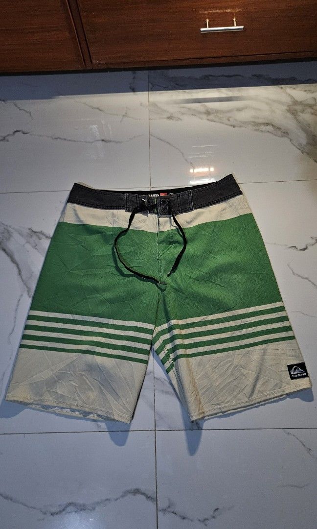 Quiksilver Board Shorts Size 34 (Category: Swim Trunks & Board Shorts) located in Aroroy. Submitted by gabrizz_y (Listing ID 1468252546, Image 1). Description: Size: 34 Issue: None Color Rate: 9/10.