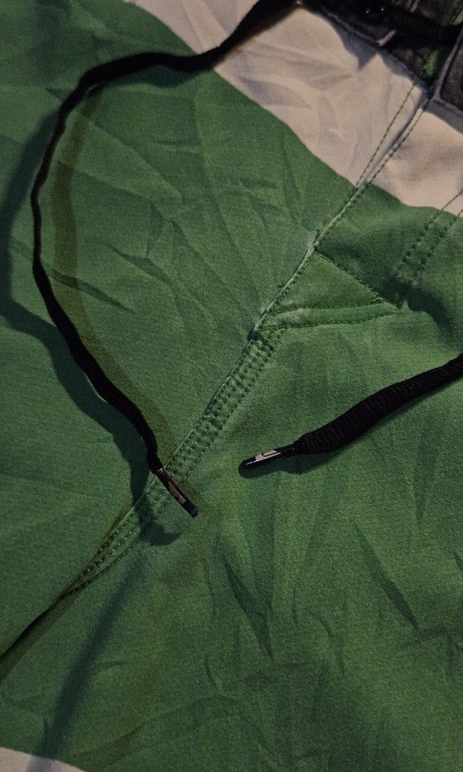 Quiksilver Board Shorts Size 34 (Category: Swim Trunks & Board Shorts) located in Aroroy. Submitted by gabrizz_y (Listing ID 1468252546, Image 3). Description: Size: 34 Issue: None Color Rate: 9/10.