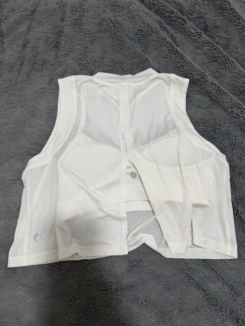 Rare•Lululemon 2in1 Tank Flow Y Bra (Category: Activewear) located in Dasmarinas. Submitted by shoppingaccount__ (Listing ID 1468076872, Image 3). Description: square dot 6 ( new release ) fits small to med padded.
