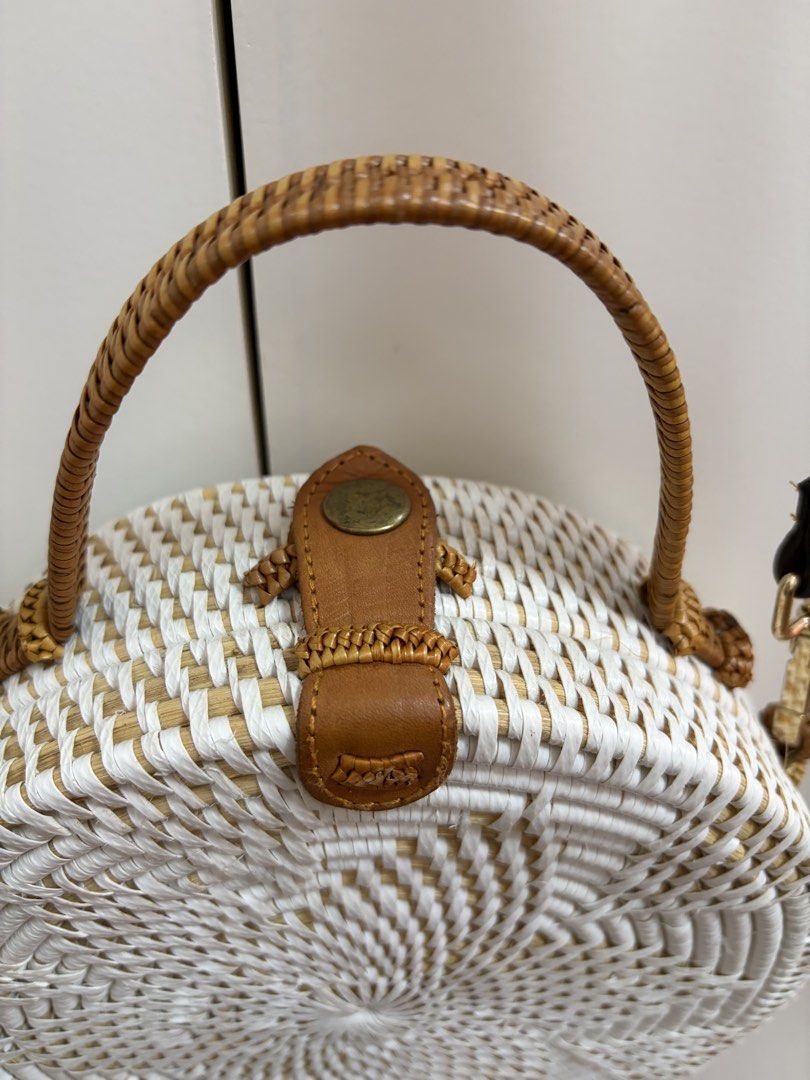 Rattan Crossbody Sling Bag (Category: Cross-body Bags) located in Paranaque City. Submitted by b.lyka (Listing ID 1468110092, Image 2). Description: Color: White outside with green cloth lining inside the bag Includes two straps (leather and cloth) Flaw: slight discoloration on the metal part of the straps (see last pic) 📍Paranaque.