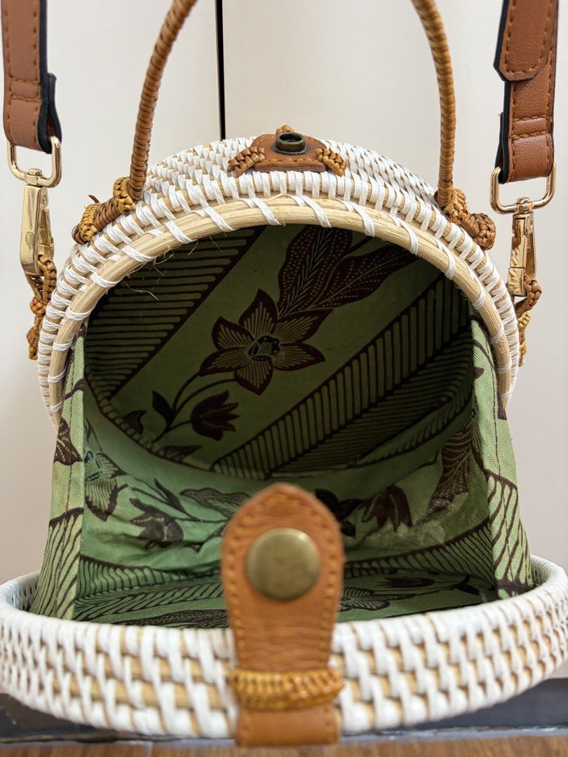 Rattan Crossbody Sling Bag (Category: Cross-body Bags) located in Paranaque City. Submitted by b.lyka (Listing ID 1468110092, Image 3). Description: Color: White outside with green cloth lining inside the bag Includes two straps (leather and cloth) Flaw: slight discoloration on the metal part of the straps (see last pic) 📍Paranaque.