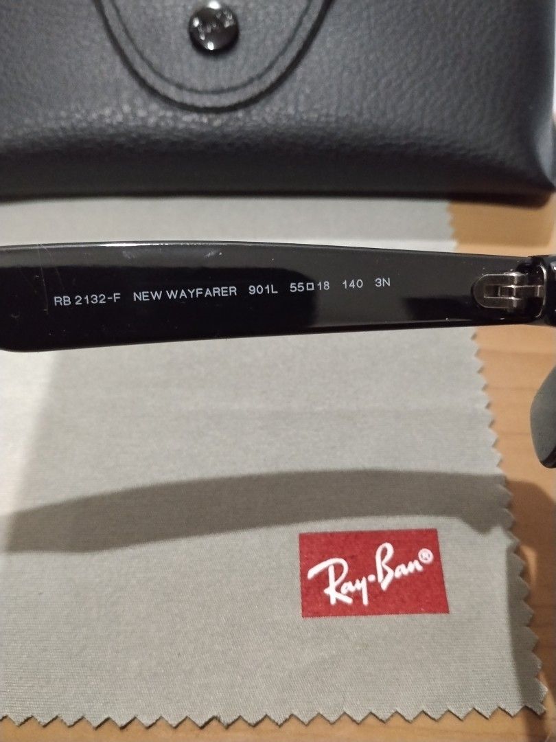 Ray-Ban New Wayfarer Classic (Category: Sunglasses & Eyewear) located in Makati City. Submitted by ajpmedran (Listing ID 1468230120, Image 3). Description: Ray-Ban New Wayfarer Classic RB 2132-F Frame: Polished black Lens: G-15 green.