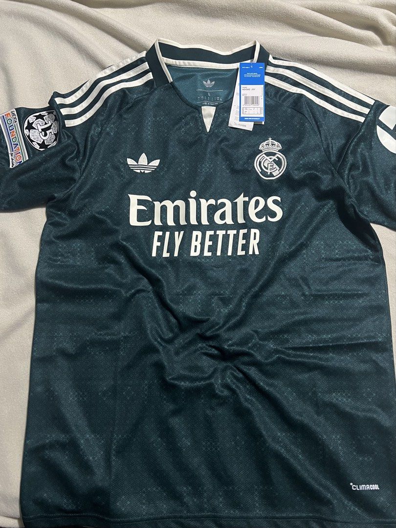 Real Madrid Bellingham 5 Third Jersey 24/25 Size L (Category: Activewear) located in San Pedro. Submitted by d1eub (Listing ID 1468095016, Image 1). Description: - Authentic Real Madrid 24/25 Third Jersey in the striking dark green colorway - Features official Jude Bellingham name and number 5 printing - Styled with the vintage club crest and classic white Adidas Trefoil logo - Equipped with official Champions League patches on both sleeves - Siz