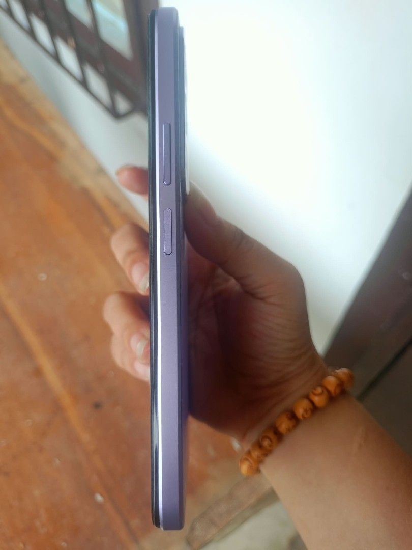 Realme C85 5g (Category: Realme) located in Manila. Submitted by gentleflower_8cd20a (Listing ID 1468136192, Image 1). Description: Display & Design Size & Resolution: 6.8-inch IPS LCD, HD+ (1570 x 720 pixels), ~256 ppi Refresh Rate: 144Hz (with 60Hz / 120Hz / 144Hz support) Brightness: 1,200 nits peak (HBM) Durability: IP66, IP68, and IP69K dust and water resistance ratings with MIL-STD-810H shock resistance Colors: Parrot Purple Dimensions & We