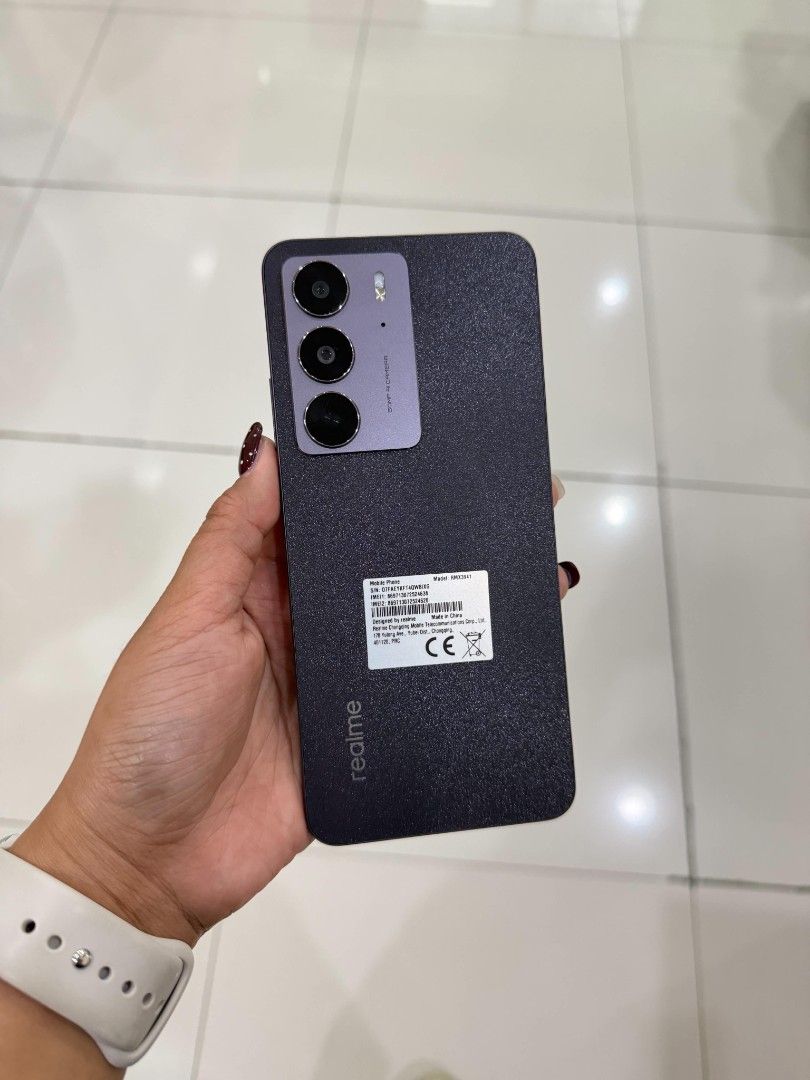 Realme phone (Category: Realme) located in Caloocan City. Submitted by bravephoenix_2a3339 (Listing ID 1468100755, Image 1). Description: Realme C75 Good as new 256 gb With box and charger 8.5k (negotiable).
