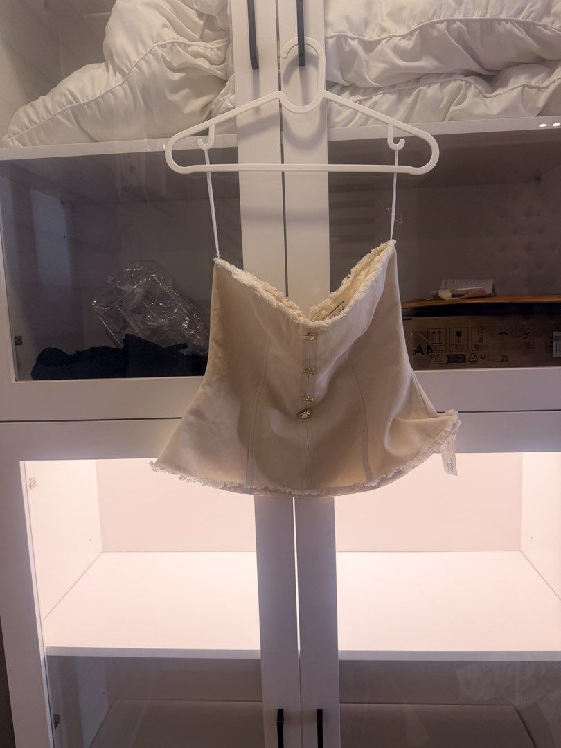 Rechic vietnam tube top (Category: Sleeveless) located in Quezon City. Submitted by destashingmycloset (Listing ID 1468116817, Image 1). Description: Altered to a smallp.