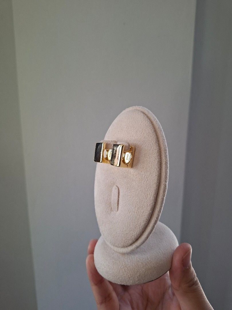 Rectangular Solid Stainless Steel Hoop Earrings (Category: Earrings) located in Dasmarinas. Submitted by danabrie22 (Listing ID 1468207770, Image 2). Description: very well-made, excellent crafstmanship 10/10 condition brand new stainless steel made in Hongkong.